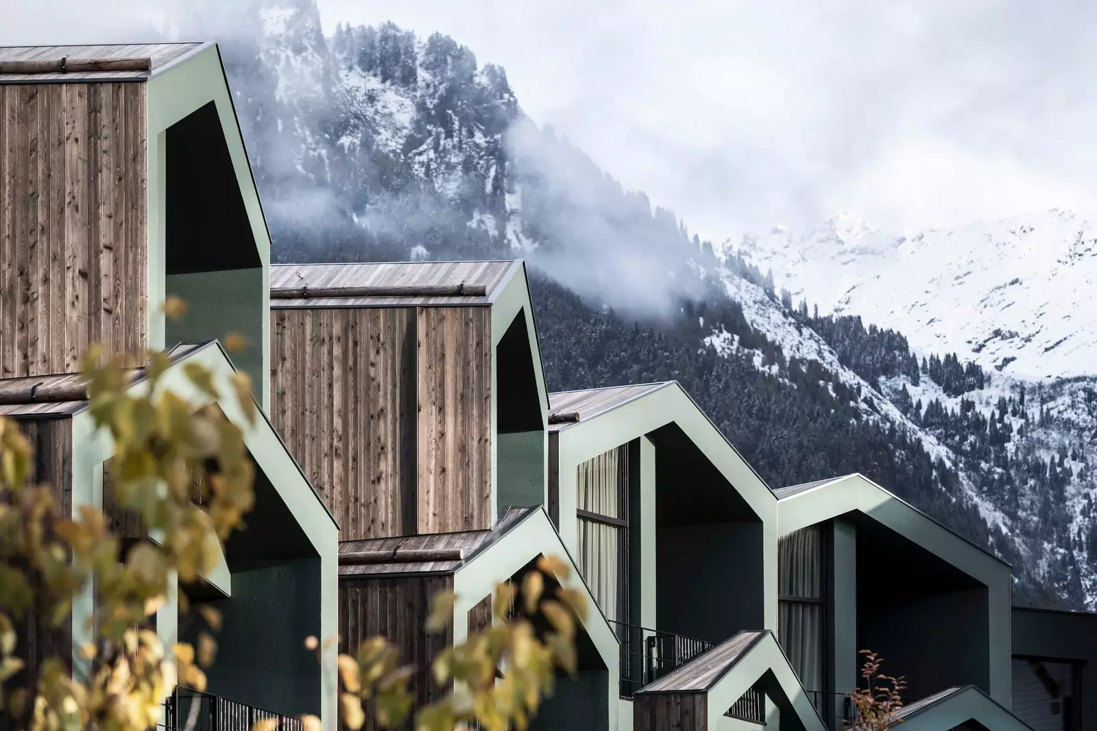 Une « cabane perchée » de luxe face aux Alpes