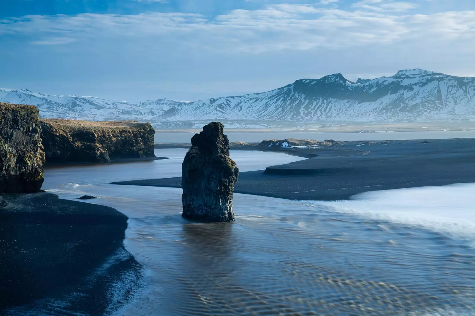 Áiteanna ar nós Eas Godafoss, uaimh Grjotgj ina dtagann John Snow agus Ygritte beagán níos gaire, nó an Pháirc Náisiúnta...