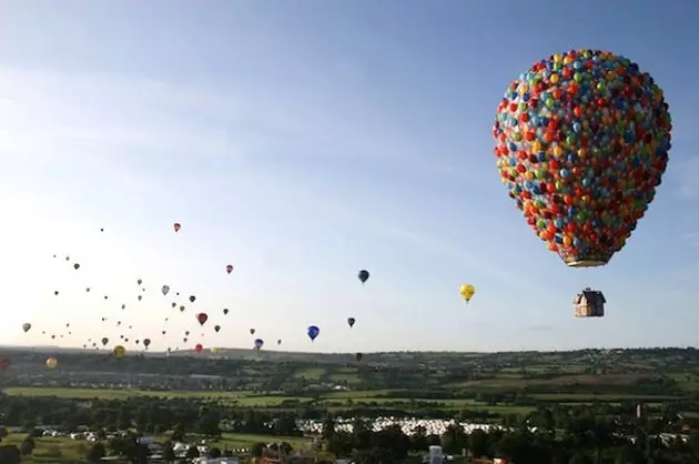 Ballonen fra filmen 'Up' flyver gennem himlen i Australien