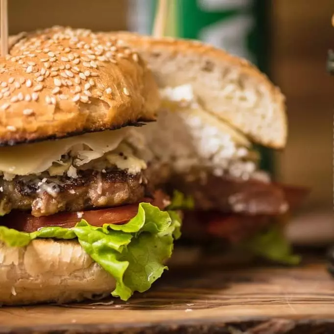 Un burger de Fast Food Republic.