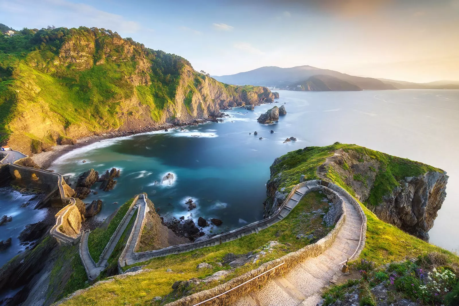 Ómögulegi stiginn sem leiðir til einsetuhússins San Juan de Gaztelugatxe