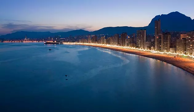 'Đường chân trời' của Benidorm BẮT BUỘC TRONG TÌNH YÊU