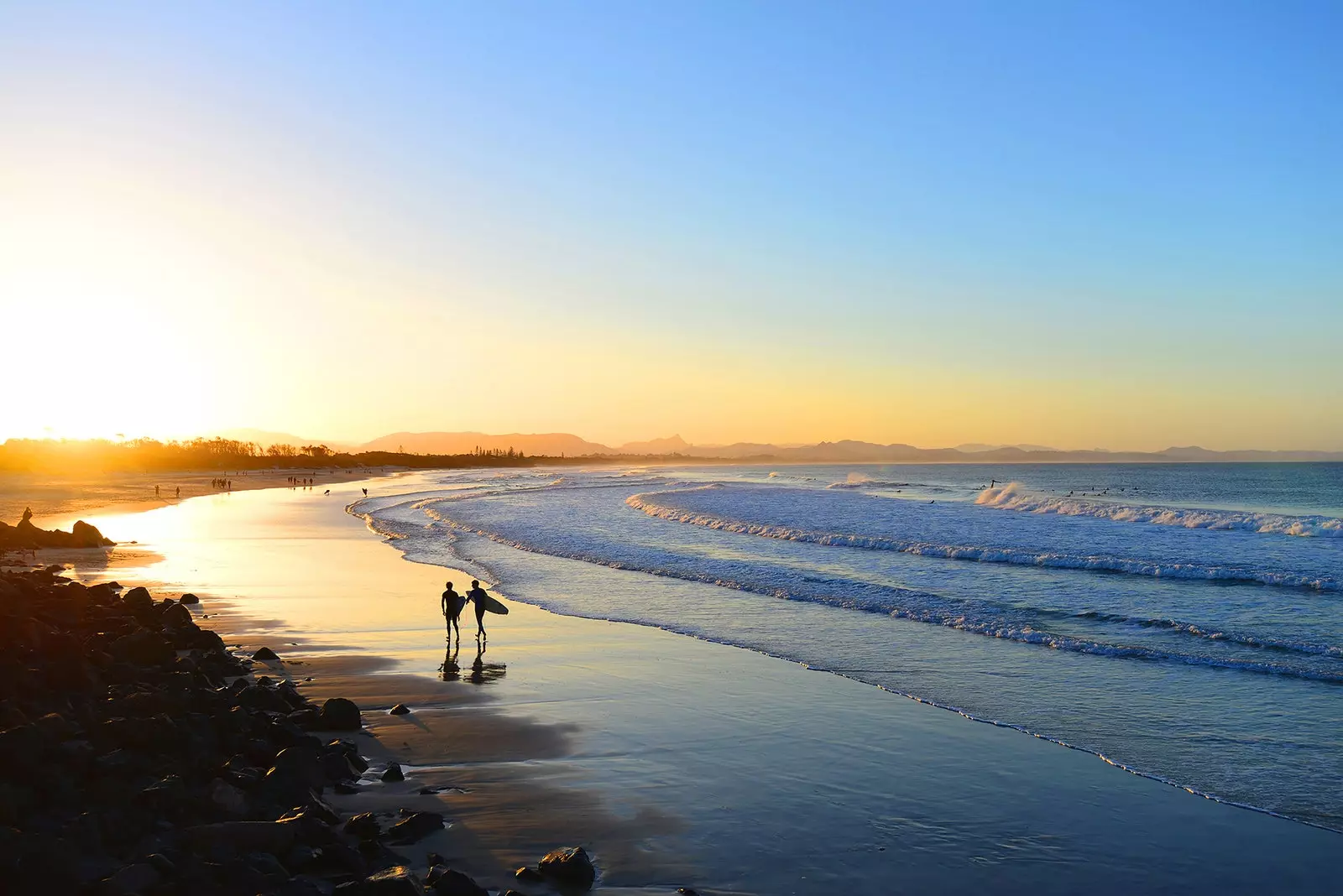 Peselancar di Byron Bay