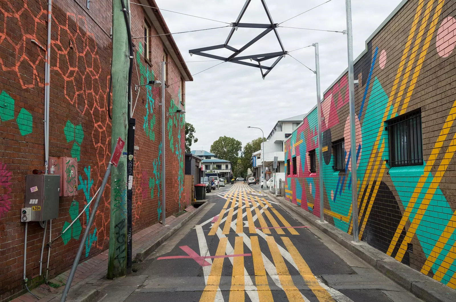 Graffiti überschwemmt das Zentrum der Straßen von Byron Bay