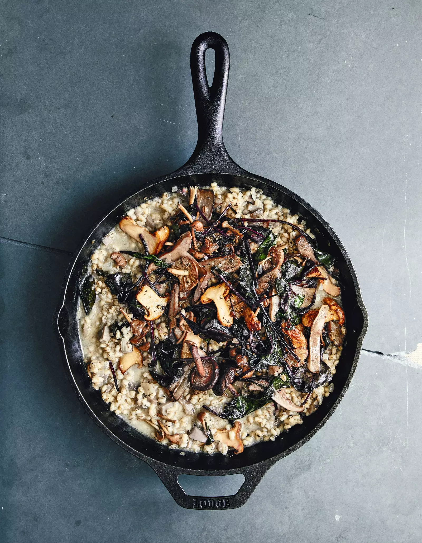 Farinata d'orzo con funghi.