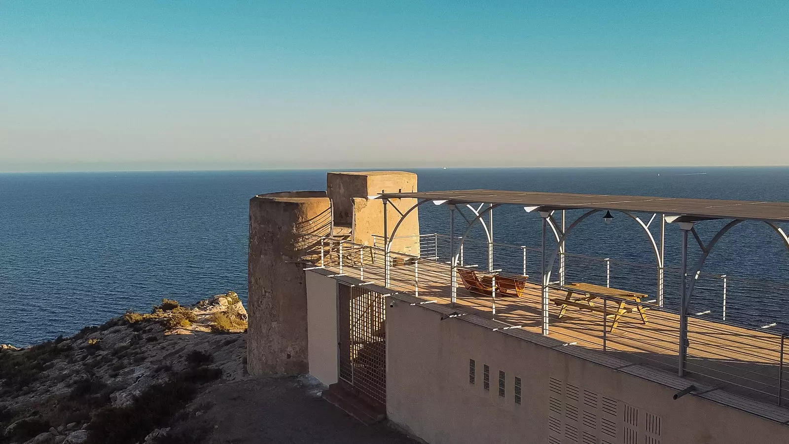 Torre de La Garrofa का नज़ारा या अल्मेरिया तट के नज़ारों वाले वॉचटावर में सोने का तरीका