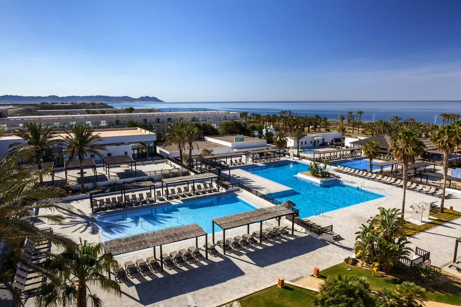 Barceló Cabo de Gata un hotel a quattro stelle sul lungomare dove puoi distenderti senza sentire la presenza del...