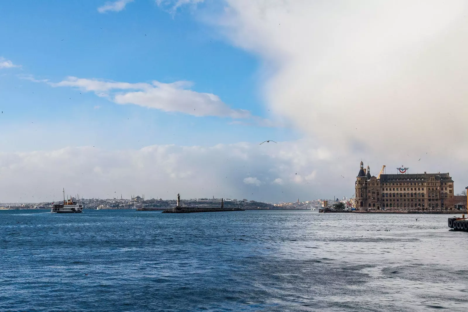 Kadiköy ni kipande cha Ulaya kilichoingizwa katika Asia