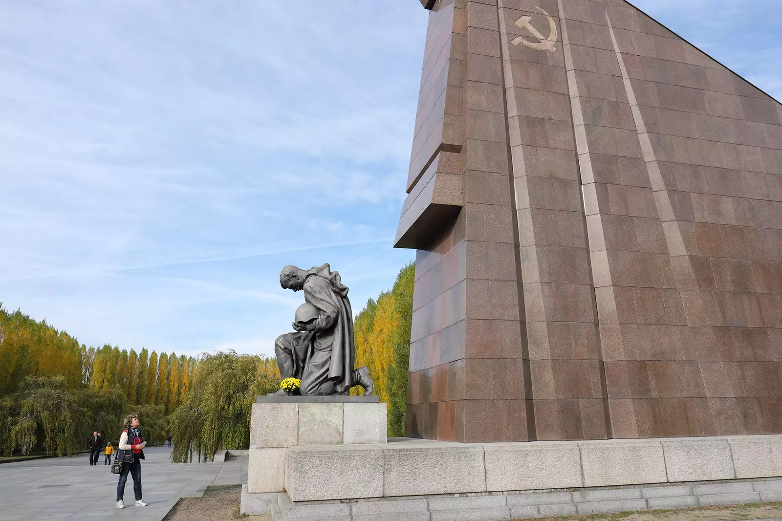 Berlindagi bunker, texno ibodatxonasi va park