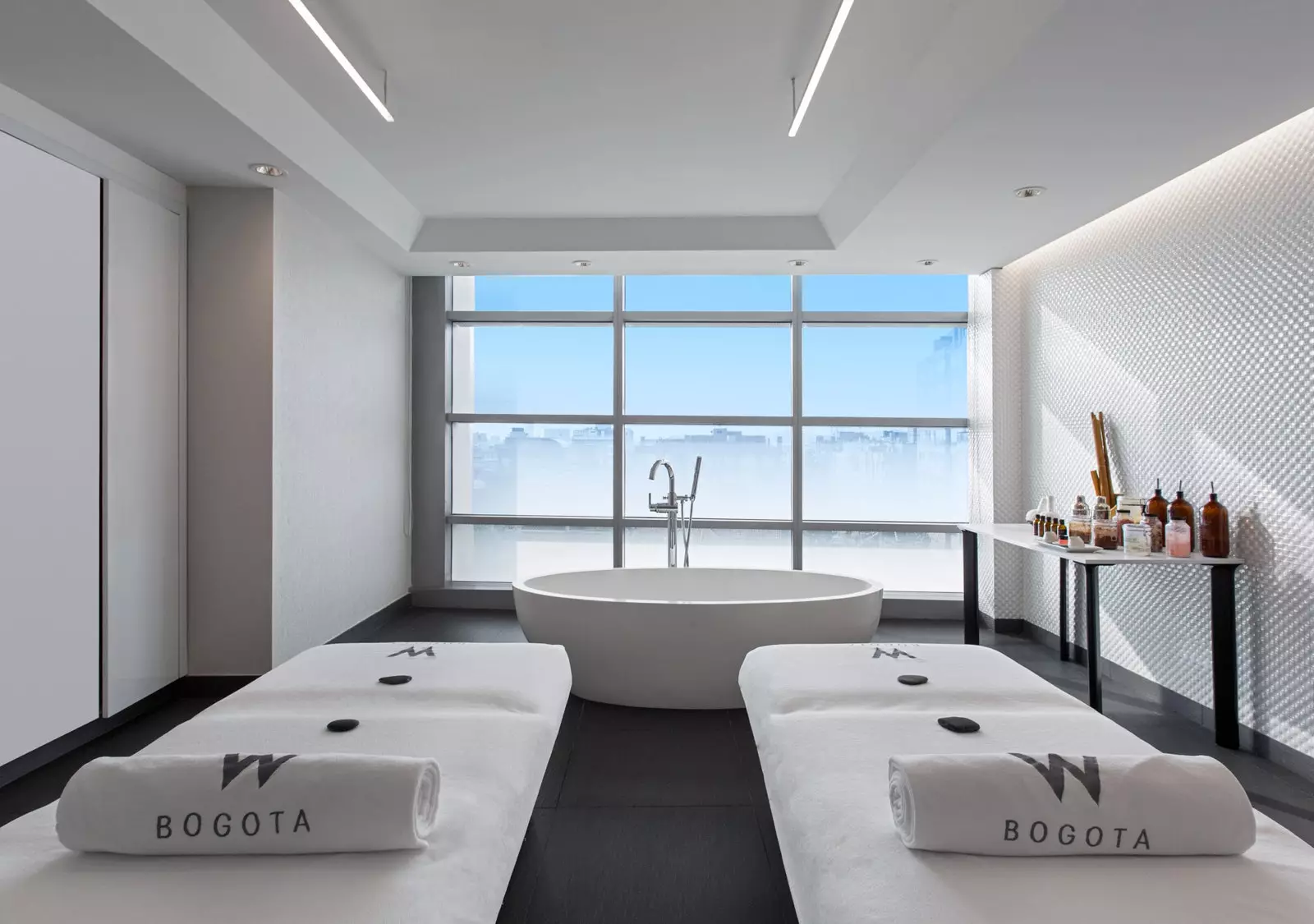 AWAY SPA W Bogota