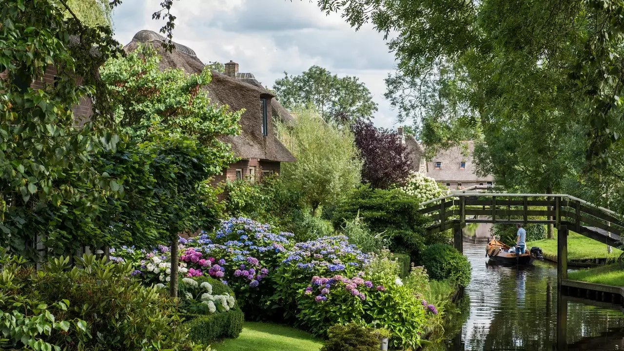 Giethoorn, înapoi în locul unde mașinile nu există