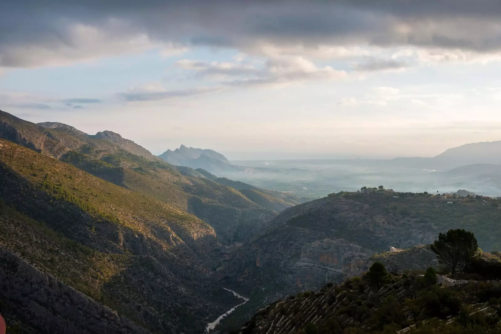 Alicante ၏ Vall de Laguar ပြည်နယ်ရှိ Barranco del Infierno