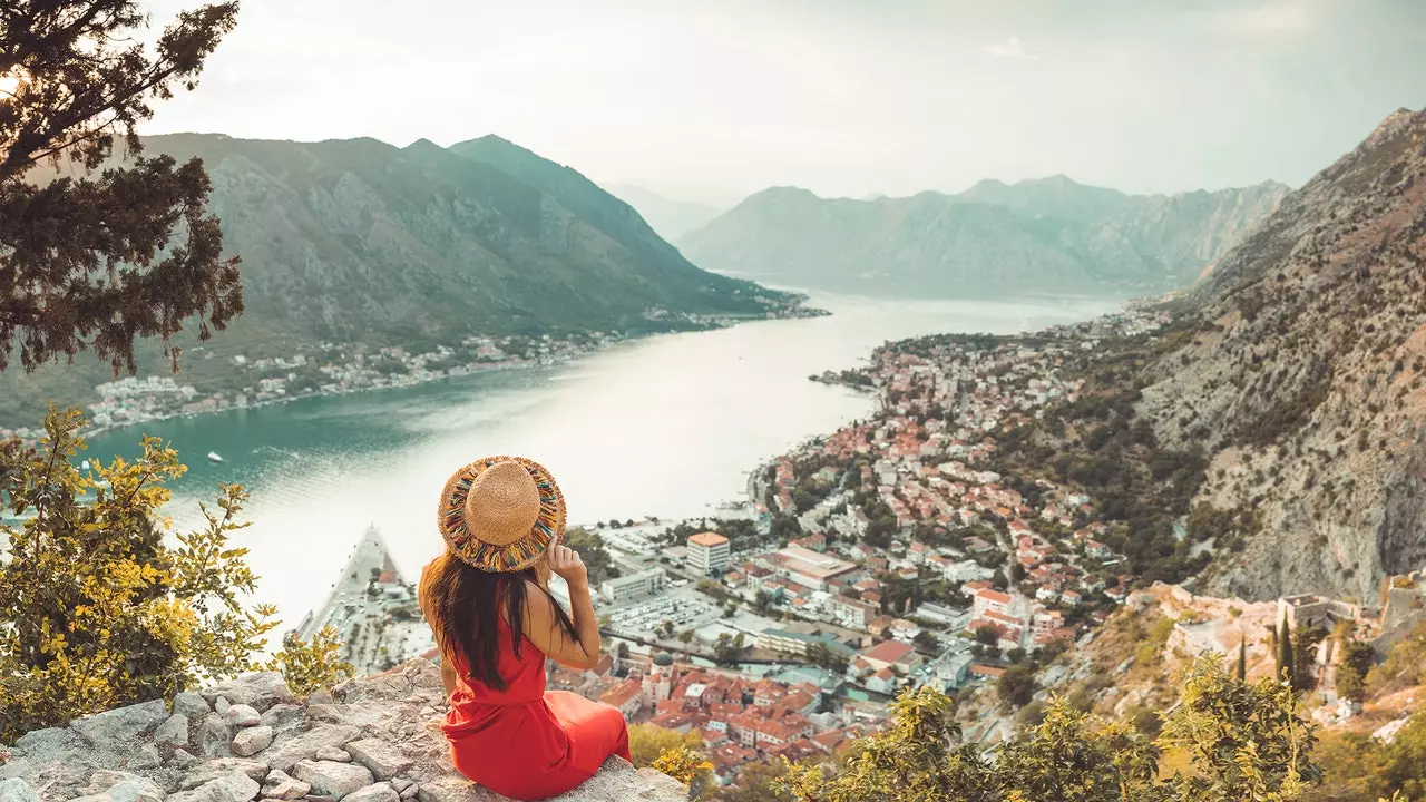 Kenapa kita semua tidak berada di Teluk Kotor?