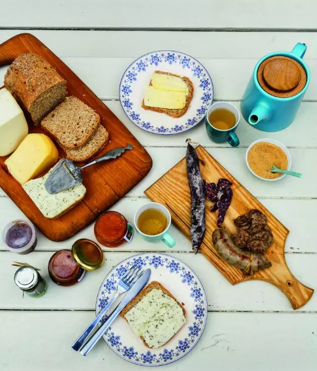 Duonos sūrio mėsa t... skanios Lofoteno gastronomijos pavyzdys.