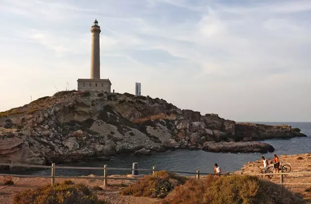 Foclóir bunúsach chun tú féin a chosaint má thaistealaíonn tú go Murcia