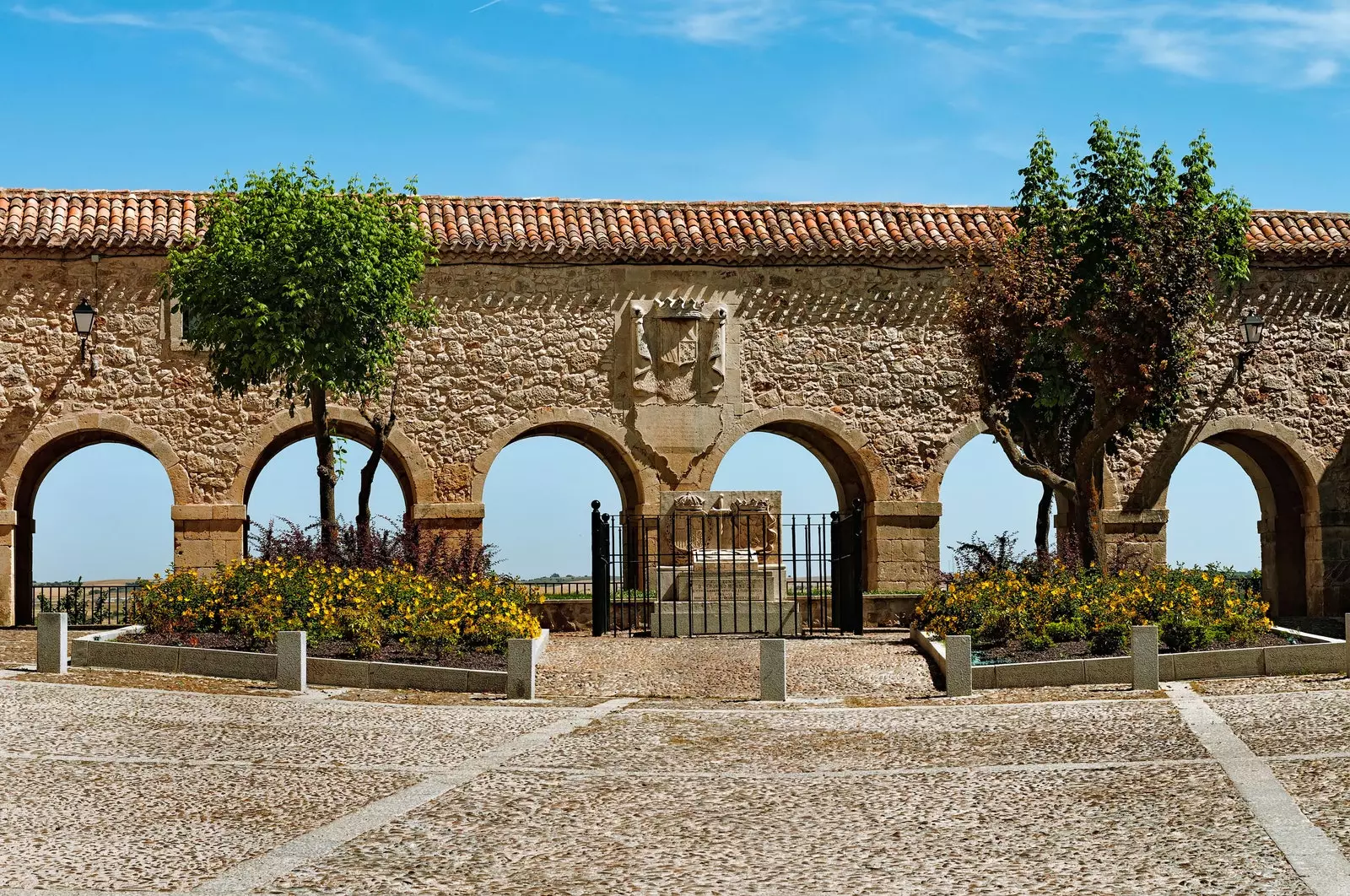 Mirador de los Arcos는 Mirador del Arlanza 또는 추위의 발코니로도 알려져 있습니다.