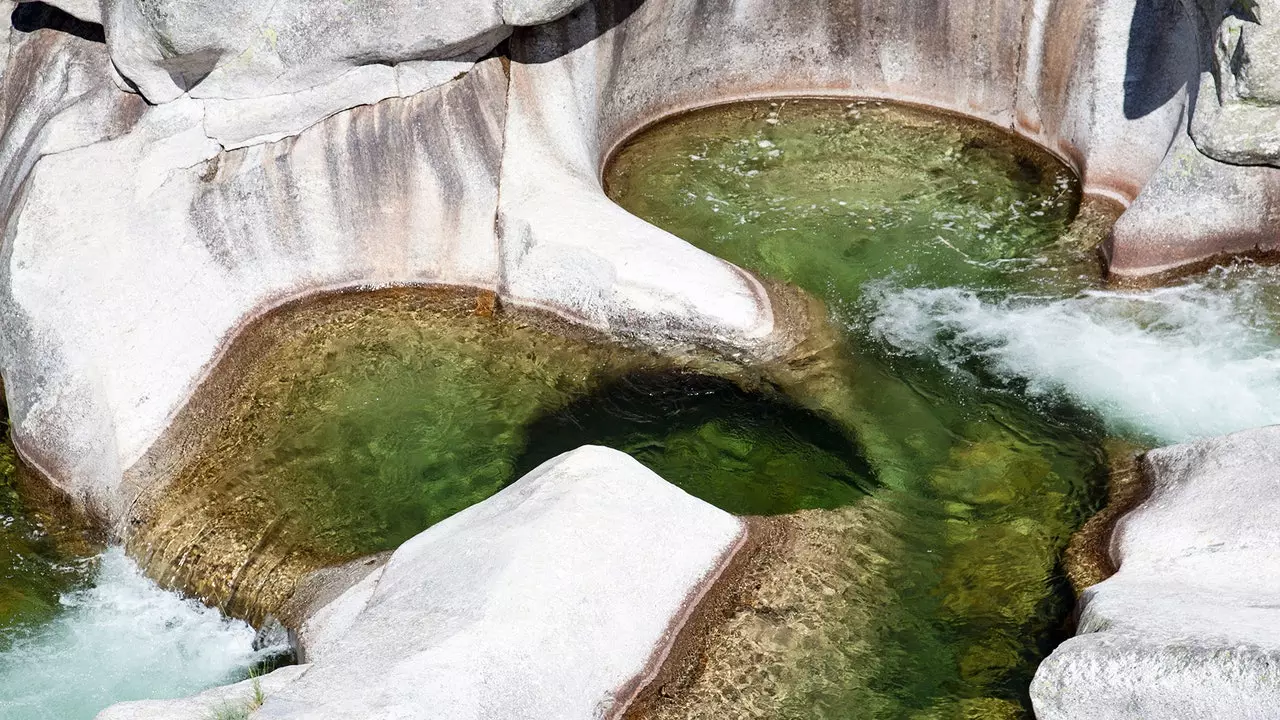 地獄の喉：夏風呂はジェルテ渓谷に隠れる