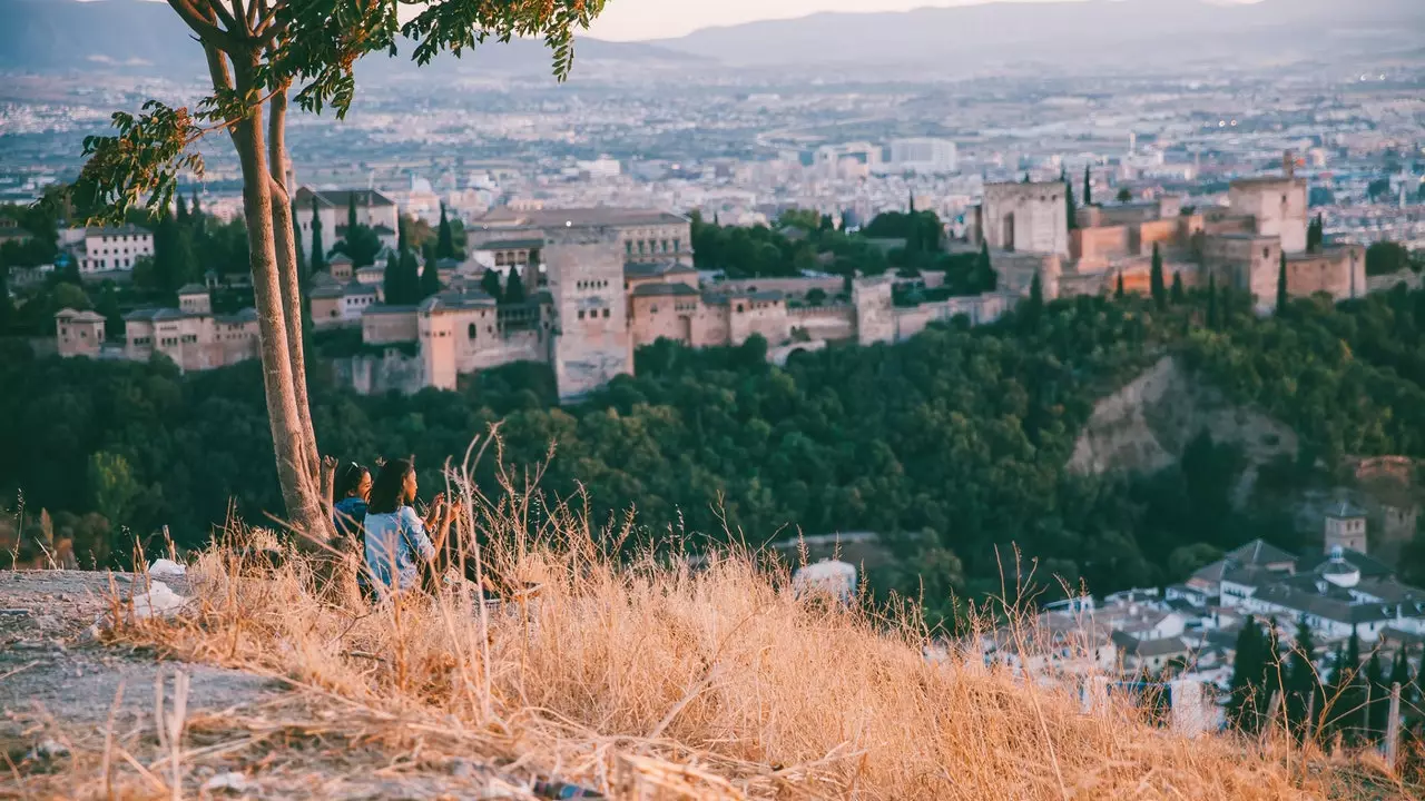 Dhjetë përvoja që mund të jetoni vetëm në Granada