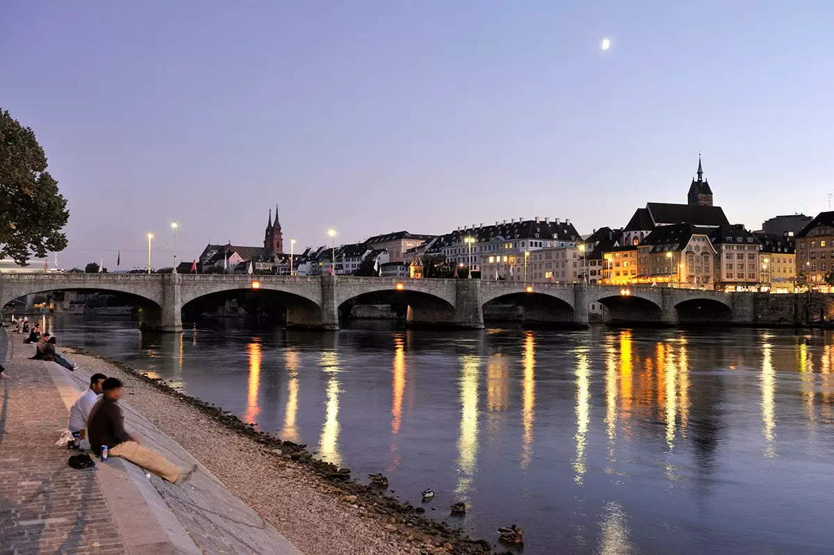 A cidade suíça entre a França e a Alemanha