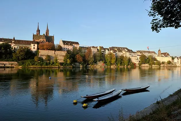 Life passes by the banks of the Rhine