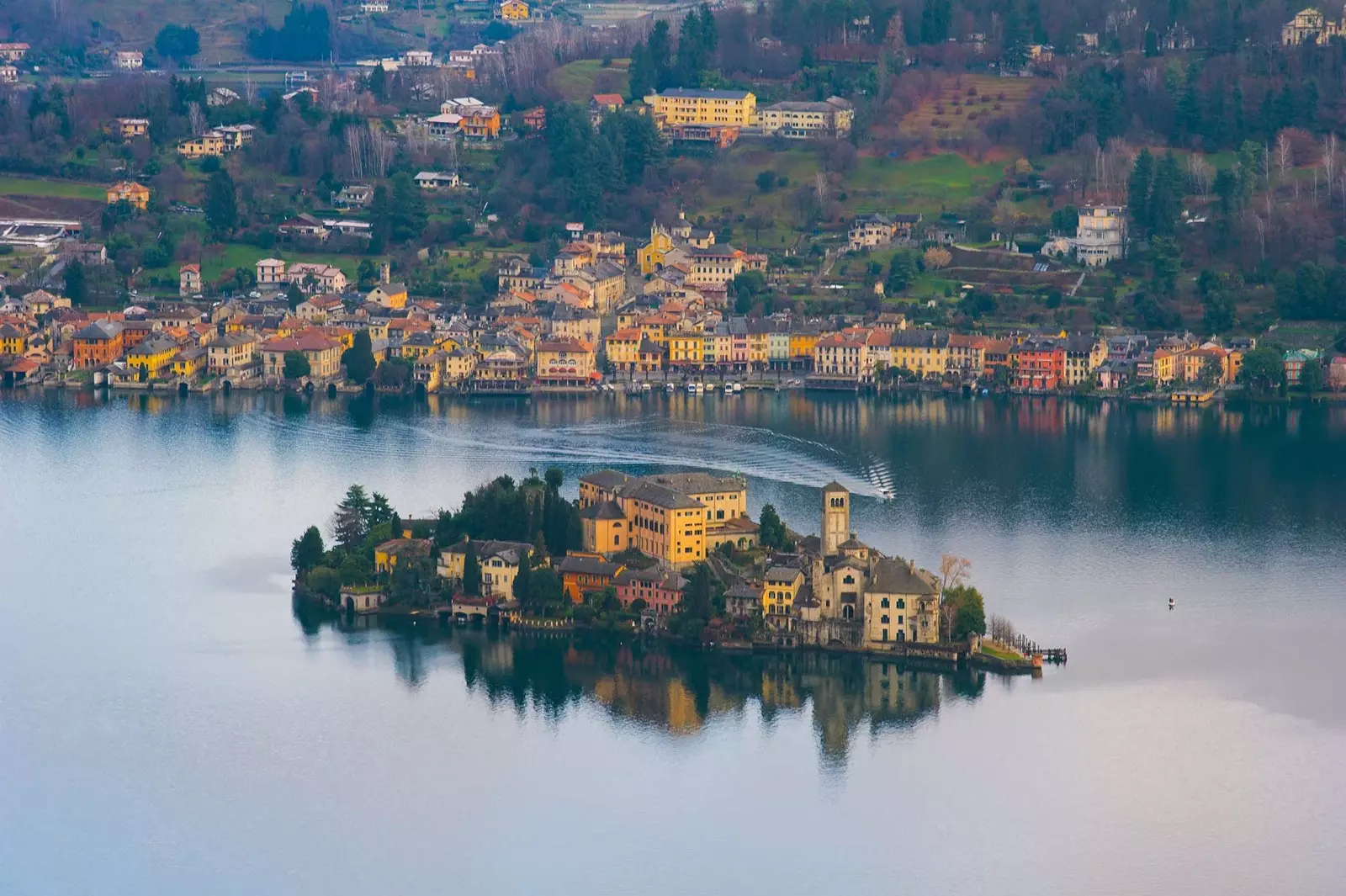 San Giulio Lake Orta Piedmont ကျွန်း