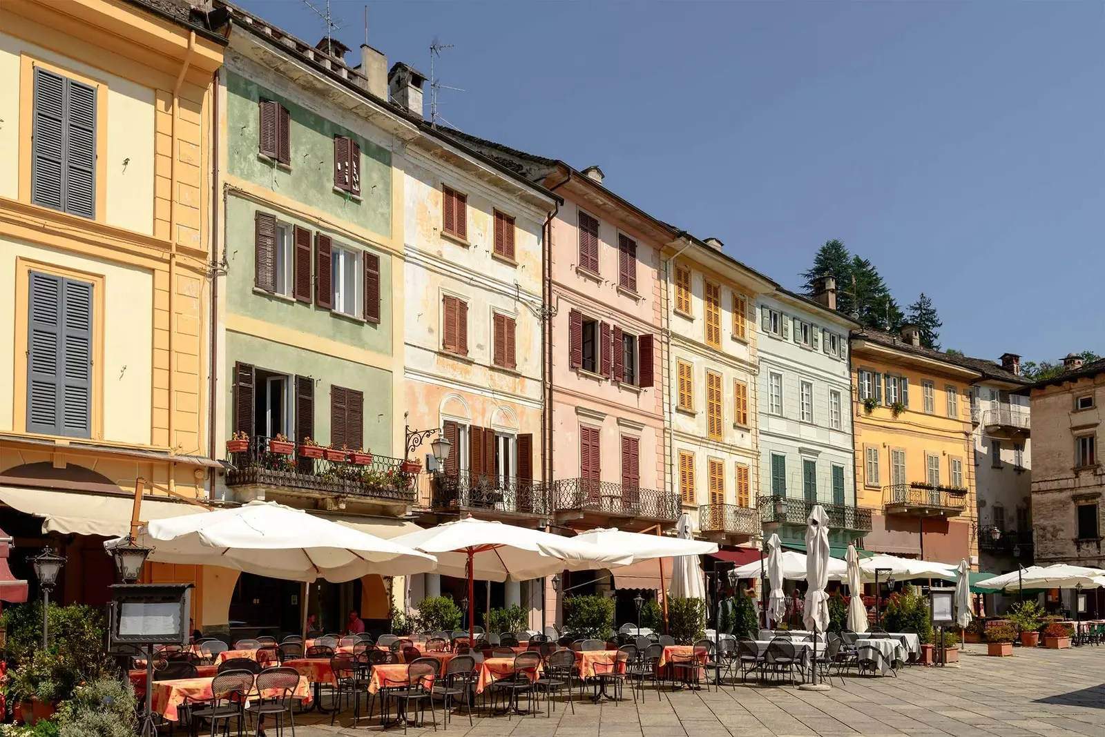 Quảng trường Motta ở San Giulio Piedmont