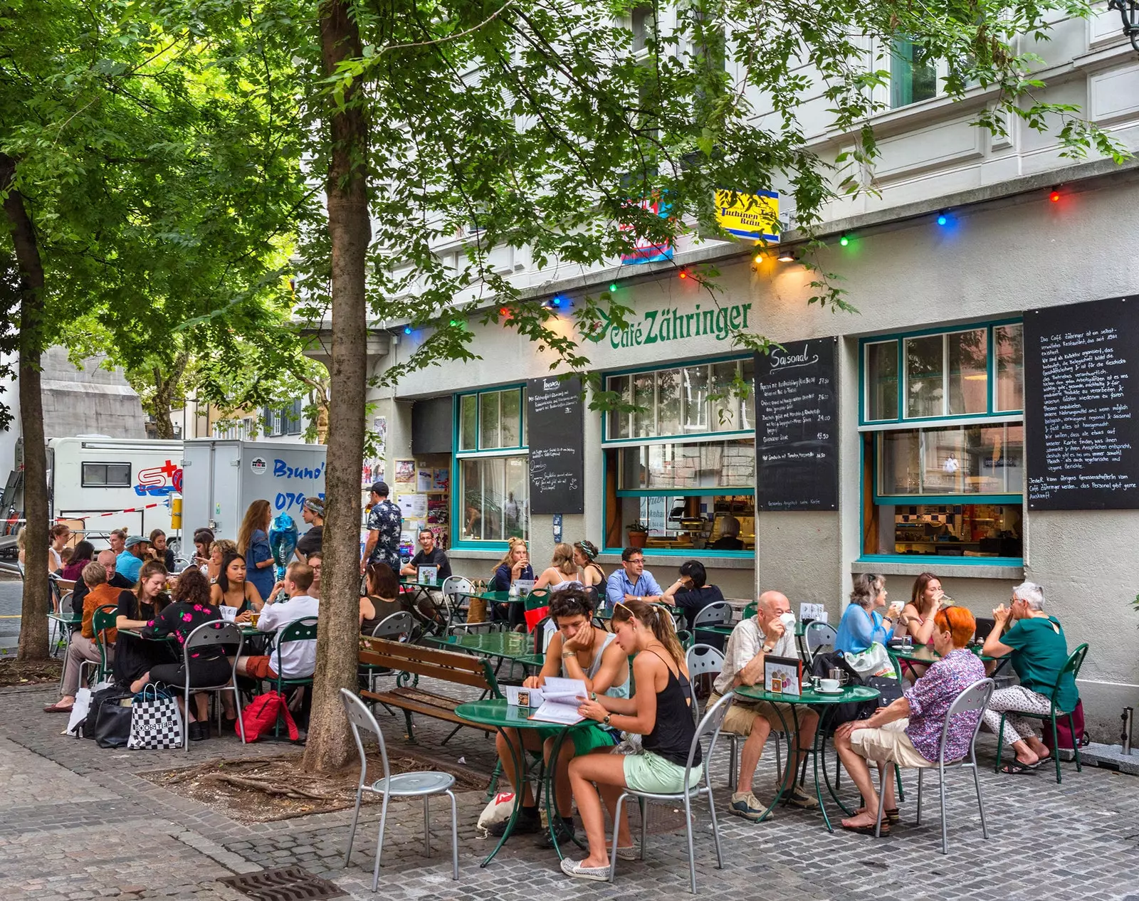 Cafe Zahringer op Spitalgasse in de historische wijk Niederdorf Zürich Zwitserland