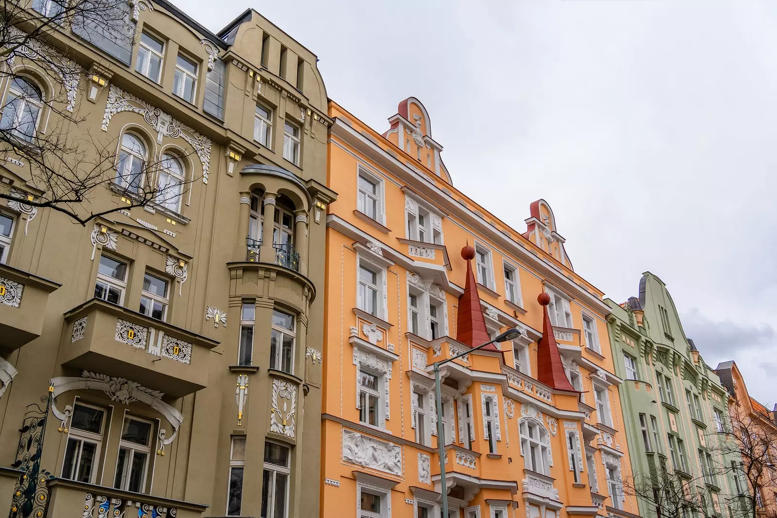 Jugendstil-woongebouwen in de wijk Vinohrady in Praag