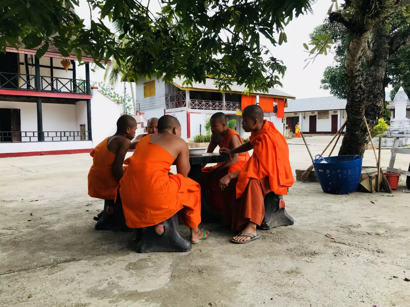 Luang Prabang မှာ နေထိုင်ရမယ်။