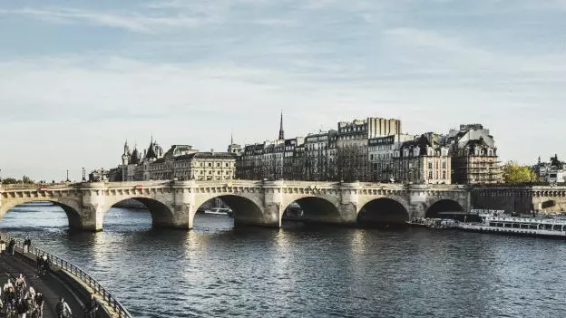 Laat je meevoeren met de stroom: steden waar je langs de rivier kunt rennen