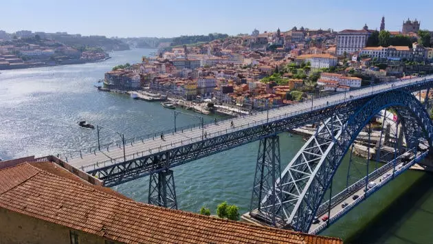 Porto e o rio 'dourado'.