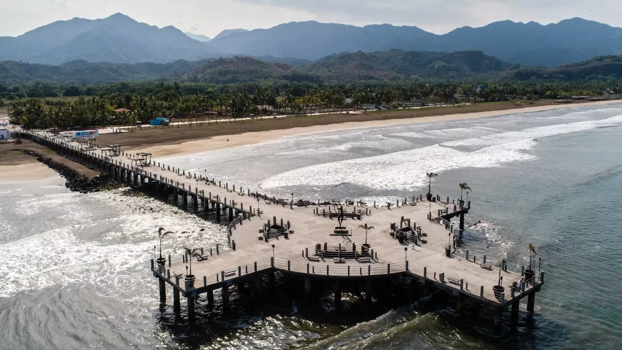 The famous San Blas de Maná pier exists (and we know where to find it)