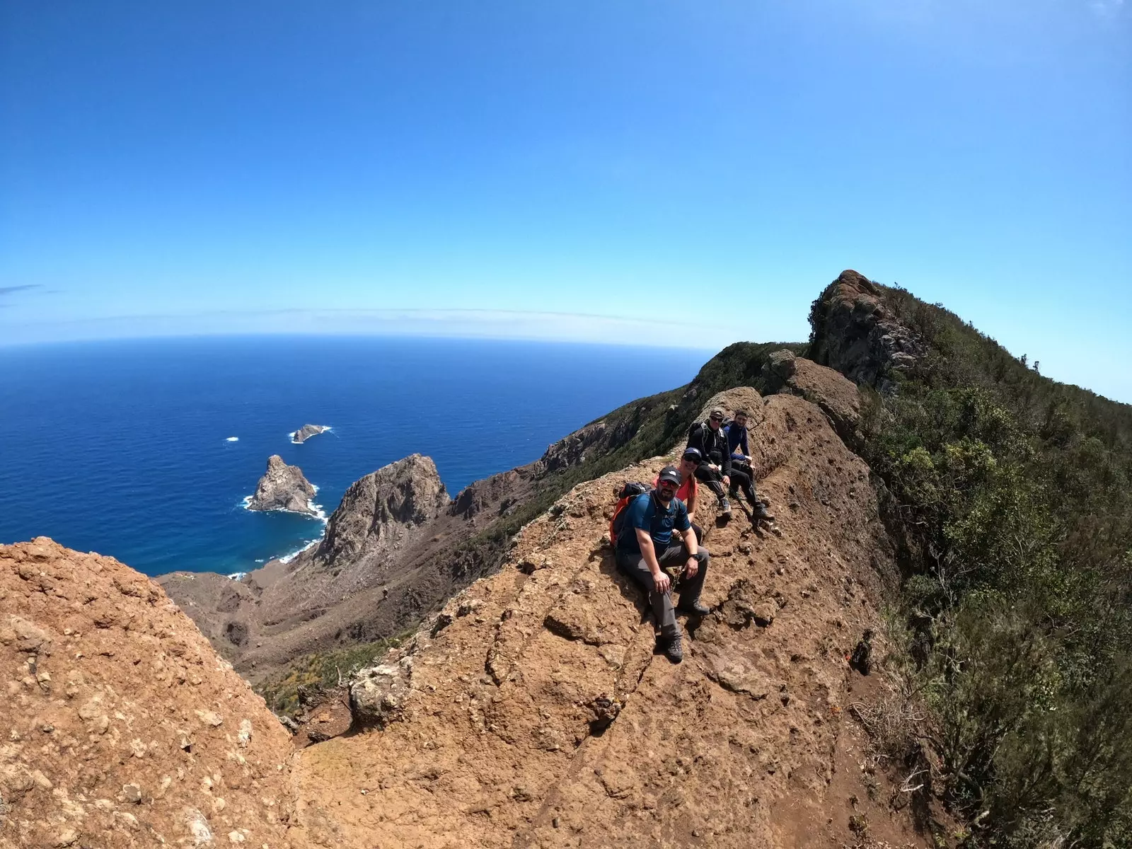 Jos Maria Prez Baso AEGM rahbari va Patea tus Montes asoschisi bir guruh alpinistlar bilan