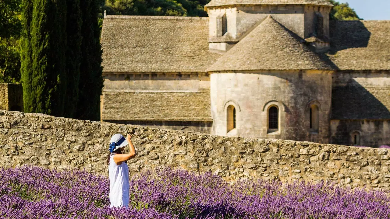 Provence'ın kalbi olan Luberon'dan geçerken