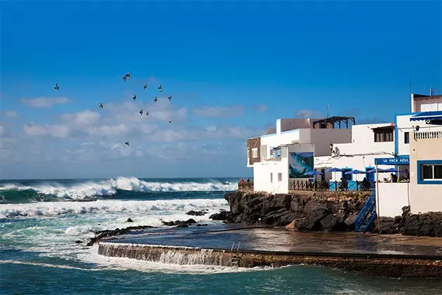 El Cotillo városa a legjobb haléttermeket kínálja, kilátással a szigetre