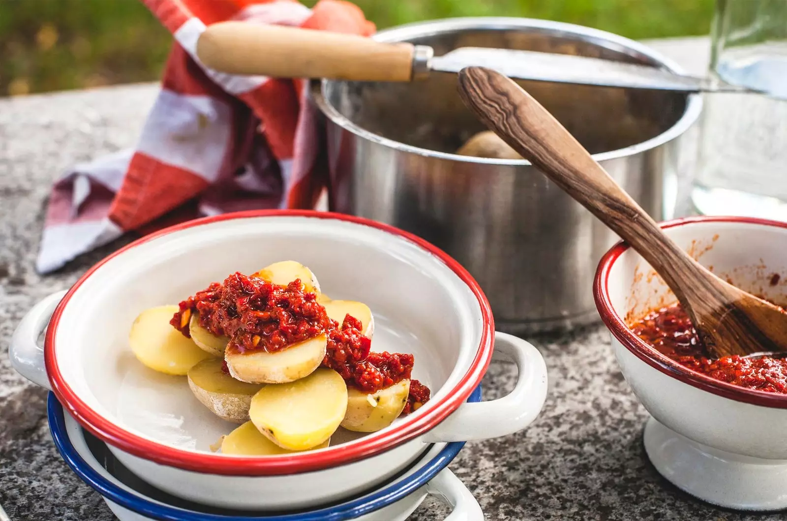 Gerimpelde aardappelen met mojo picón