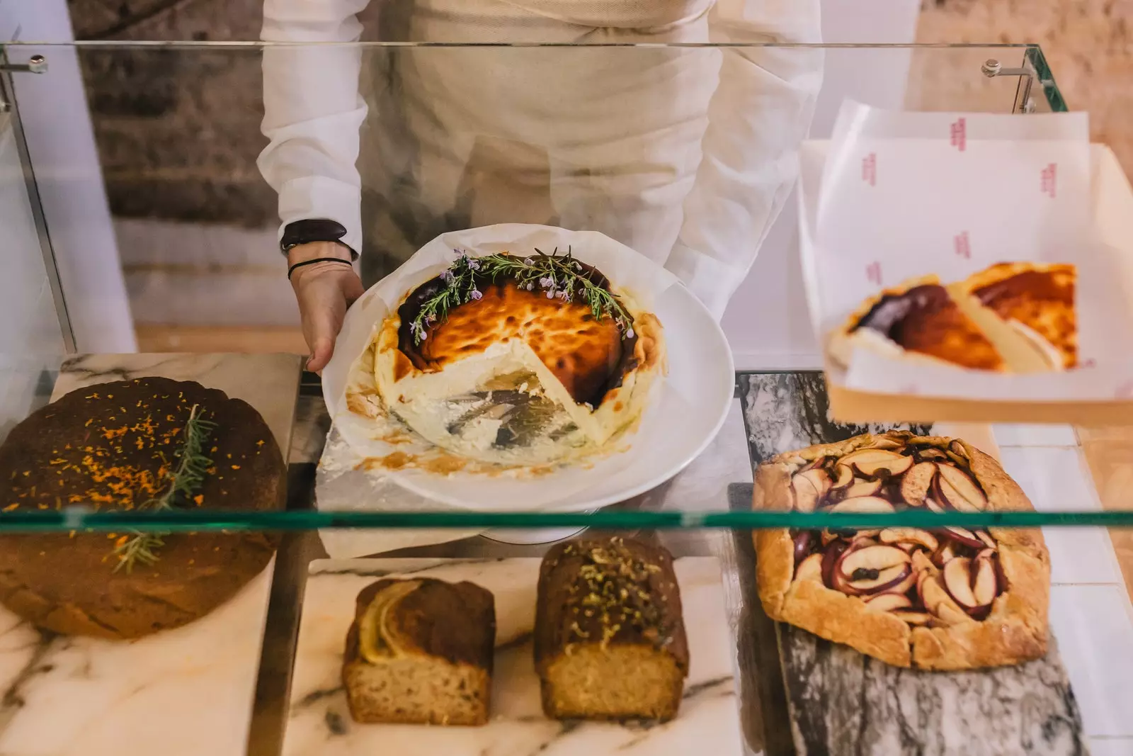 Eugenia est la spécialiste de la pâtisserie à la Casa Orzez