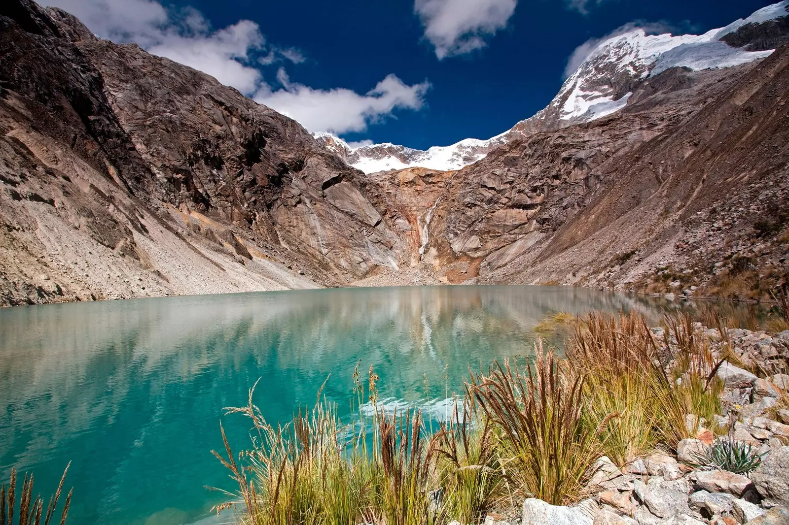 Santa Cruz Trek Emerald Mountain Lake nær Taullipampa Camp