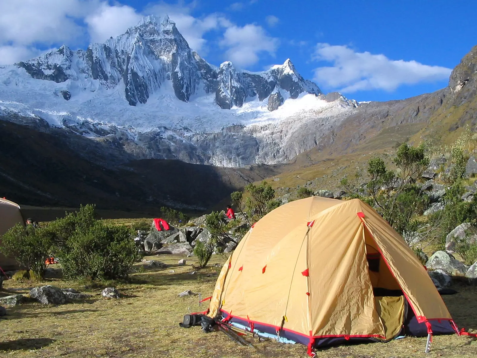 מחנה בטרק סנטה קרוז Cordillera Blanca פרו