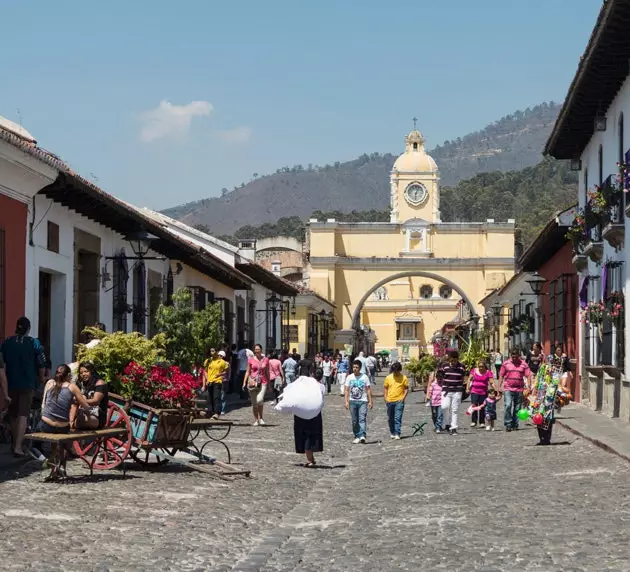 Antigua két arca