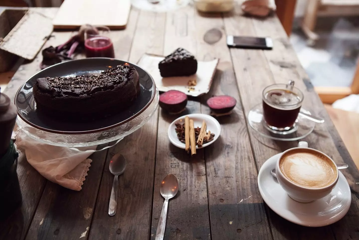 Ihren Schokoladenkuchen nicht zu probieren, wäre eine Sünde