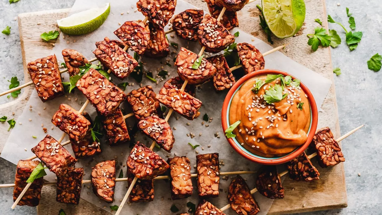 Tempeh, das Essen, das aus Indonesien kam, um Ihrer Küche eine neue Note zu verleihen