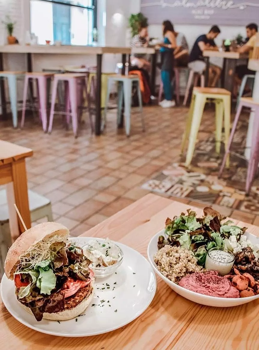 The red rice and tempeh burger is the star dish at Almalibre Açaí House.