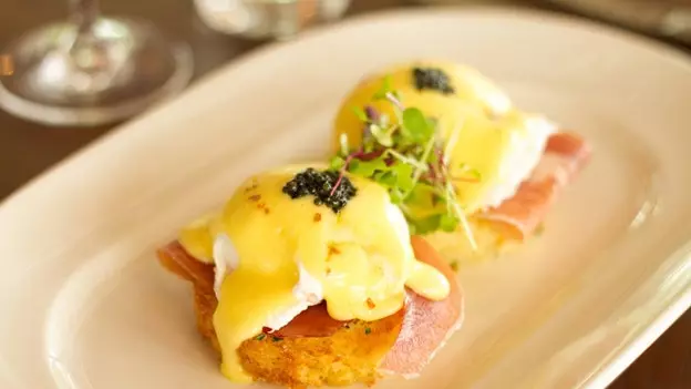 The Mystery of Eggs Benedict (og hvor du kan spise dem i NYC)