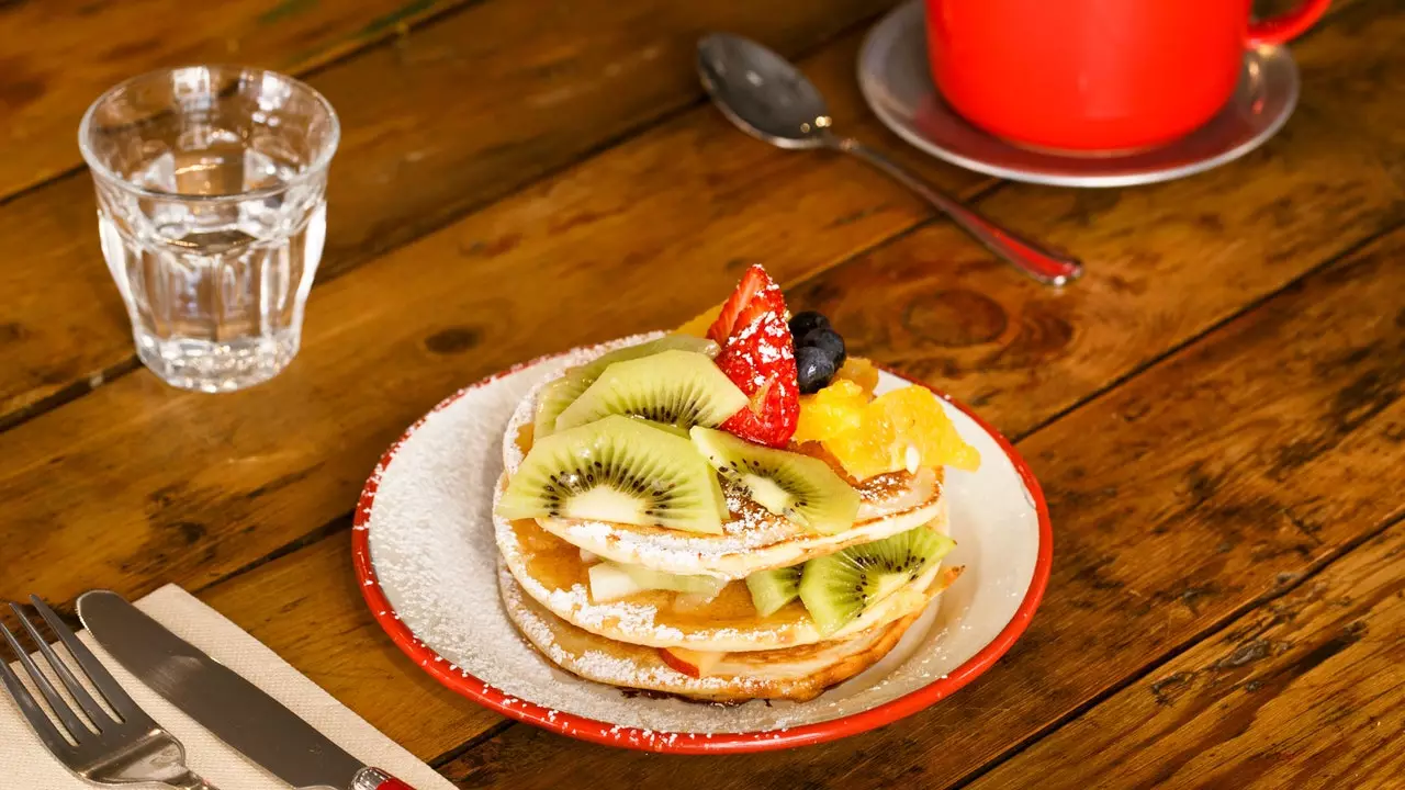 Adoré, vous pouvez maintenant prendre le petit-déjeuner (et le 'brunch') à tout moment à Embajadores