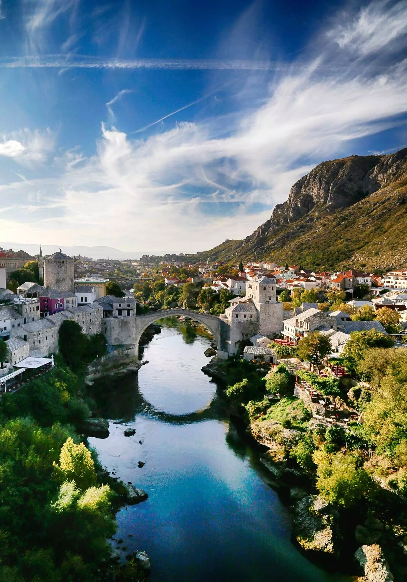 Mostar Bosnia ရှိ Neretva မြစ်