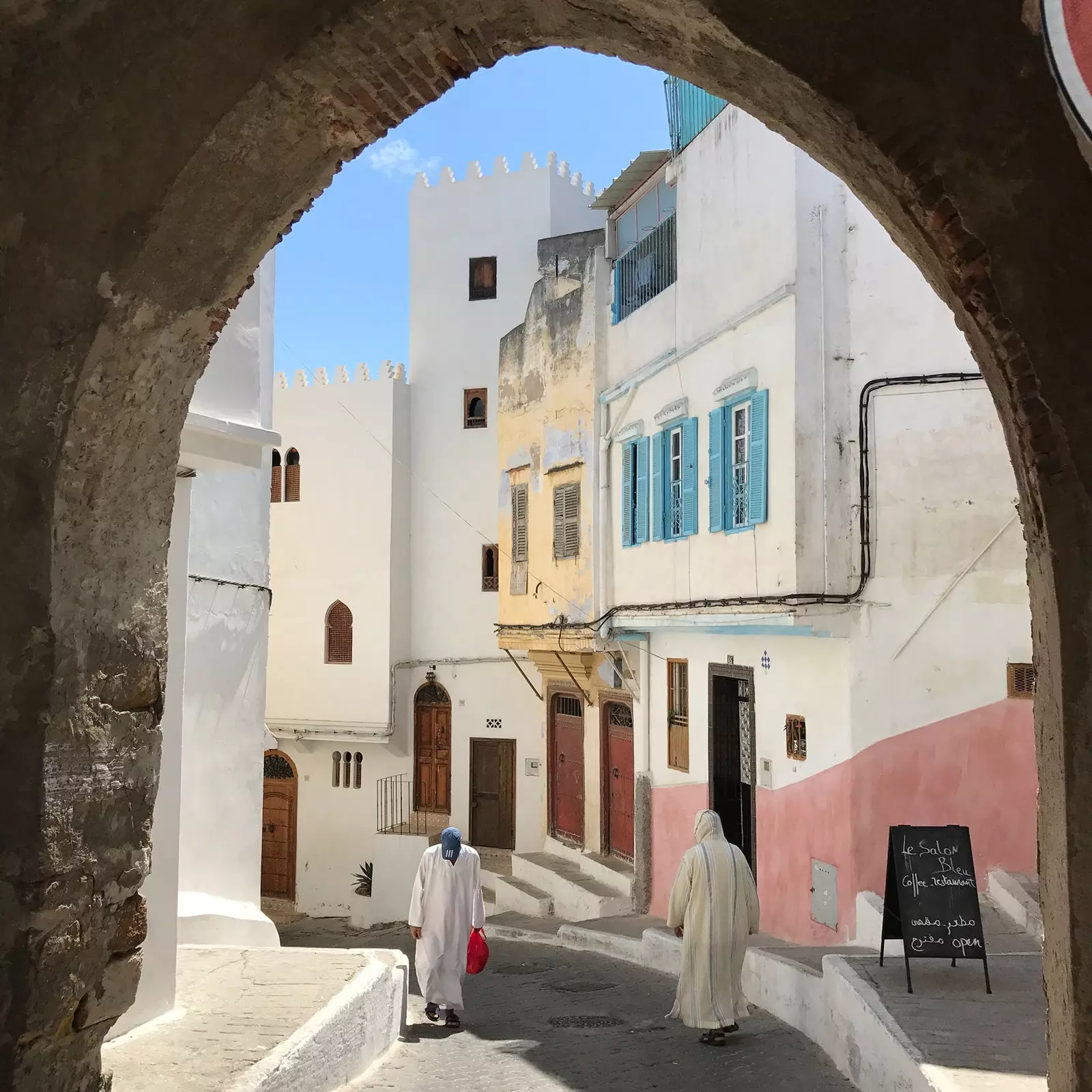 يبدأ المغرب بطنجة