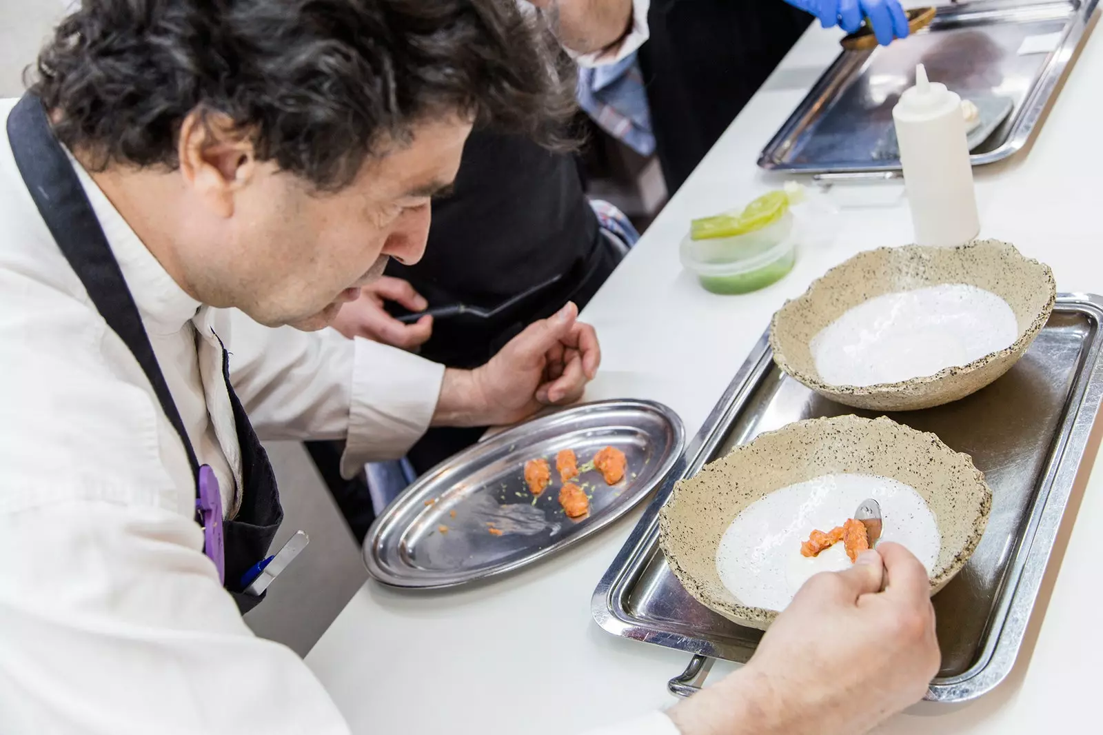 Chef Pepe Rodríguez plating