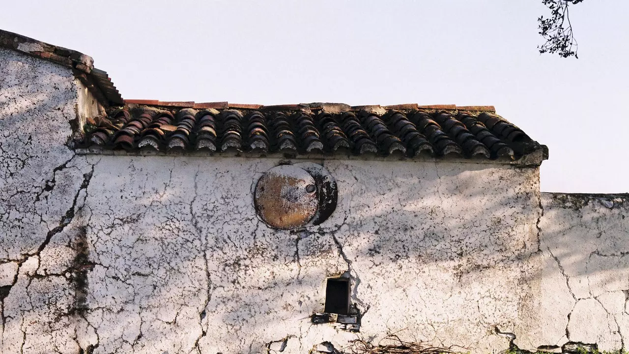 Milli tveggja landa: flótta til Cáceres og portúgalska nágranna þess, Marvão