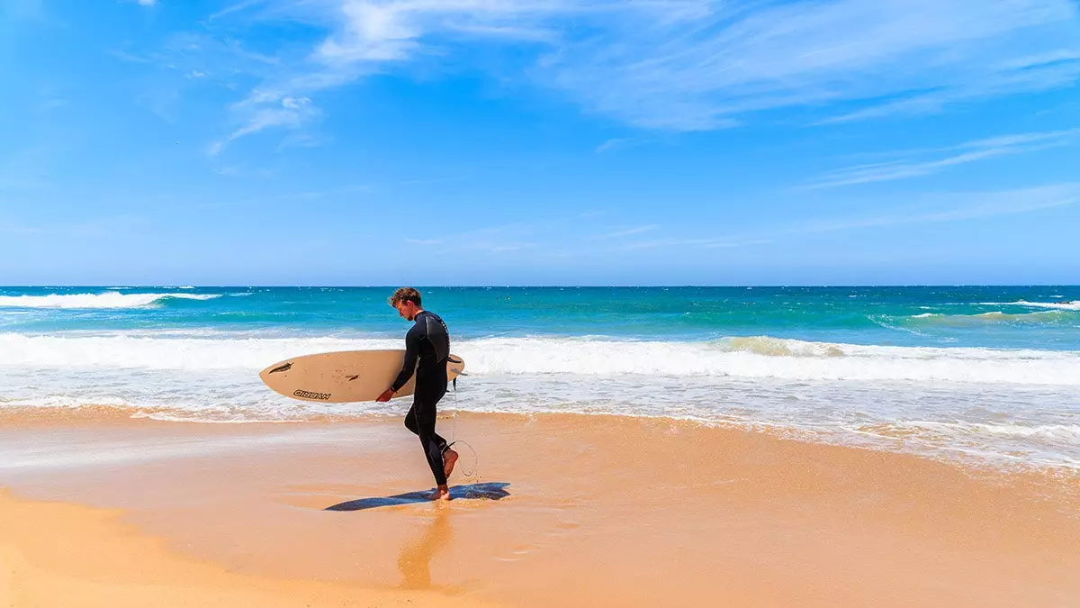 The best beaches for surfing in the Algarve